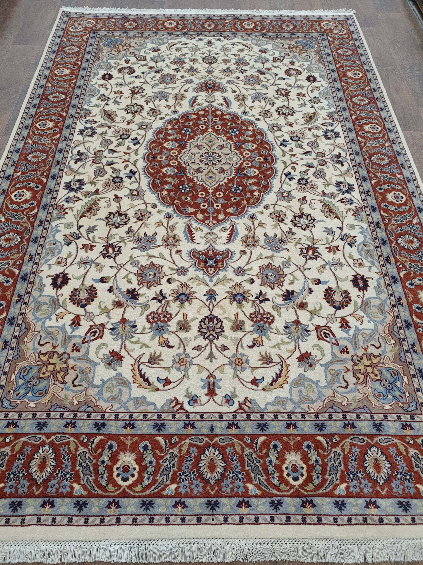 Fine Tabriz Rug - 282 x 183cm