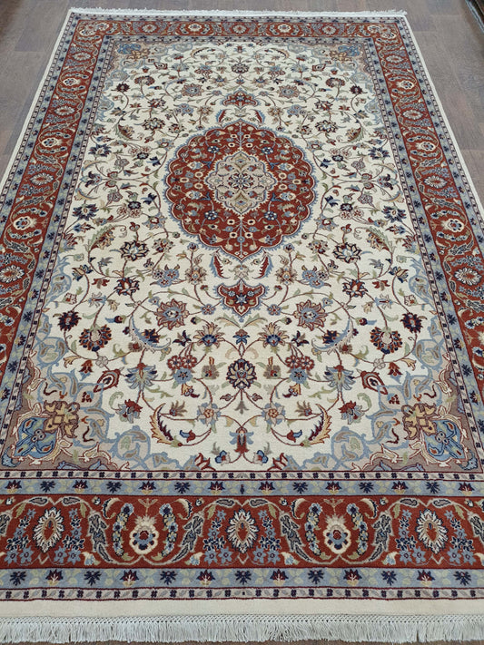 Fine Tabriz Rug - 282 x 183cm