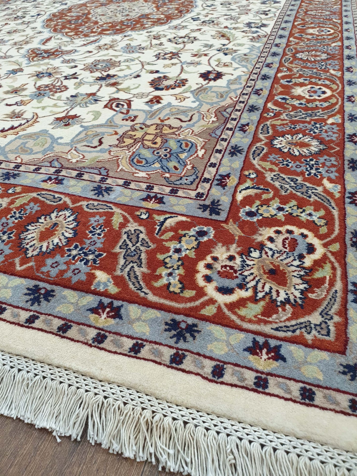 Fine Tabriz Rug - 282 x 183cm