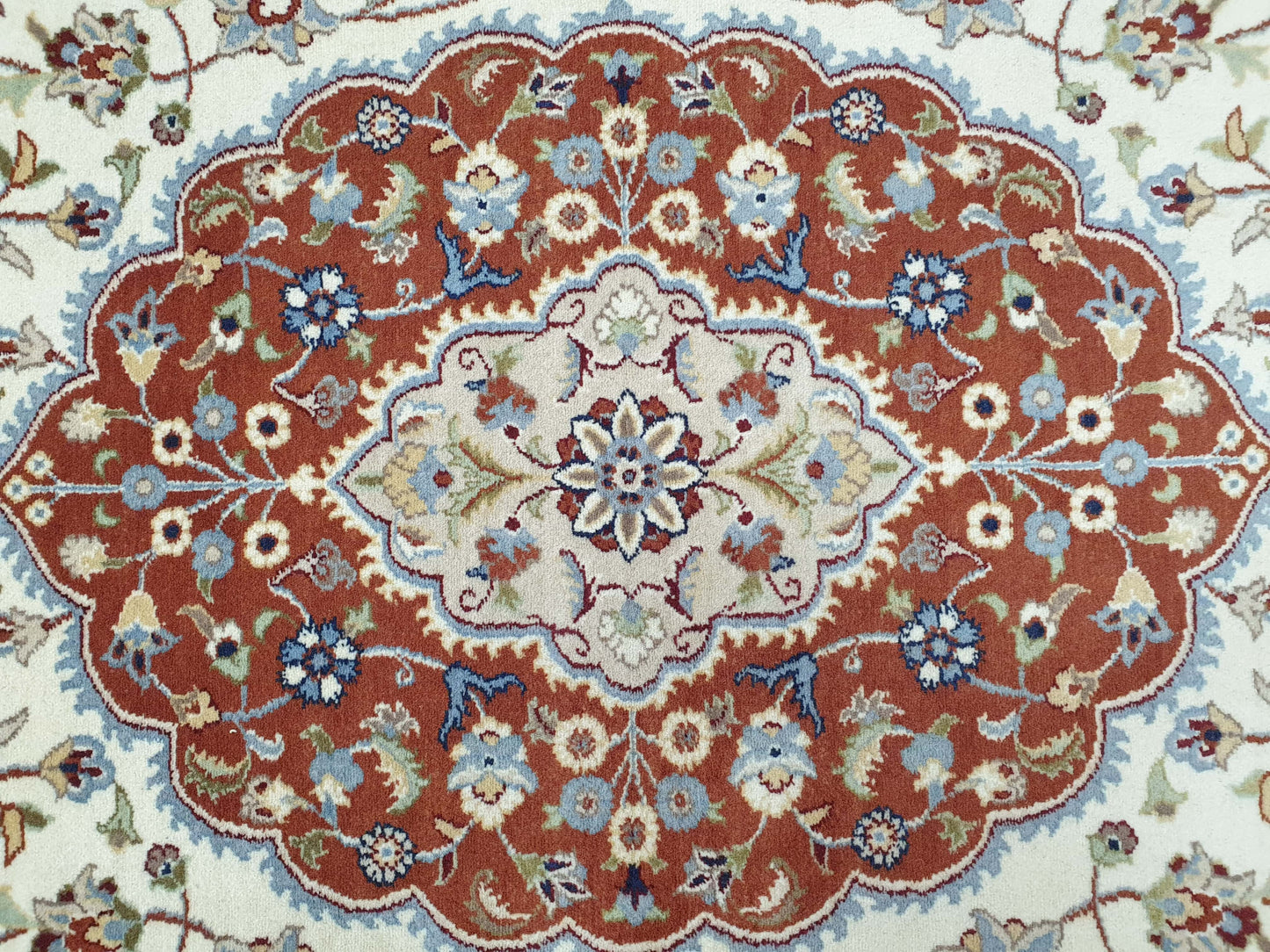 Fine Tabriz Rug - 282 x 183cm