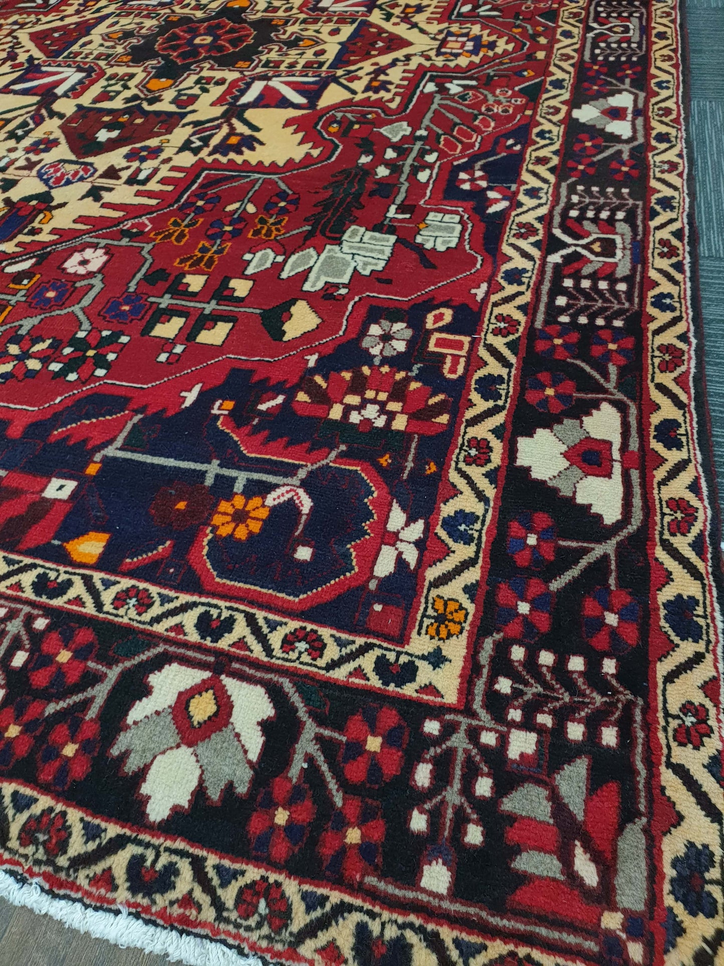 Bakhtiari Rug 315 x 205cm