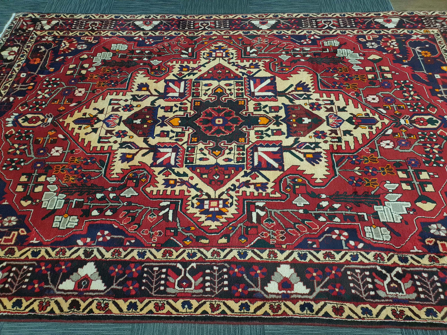 Bakhtiari Rug 315 x 205cm