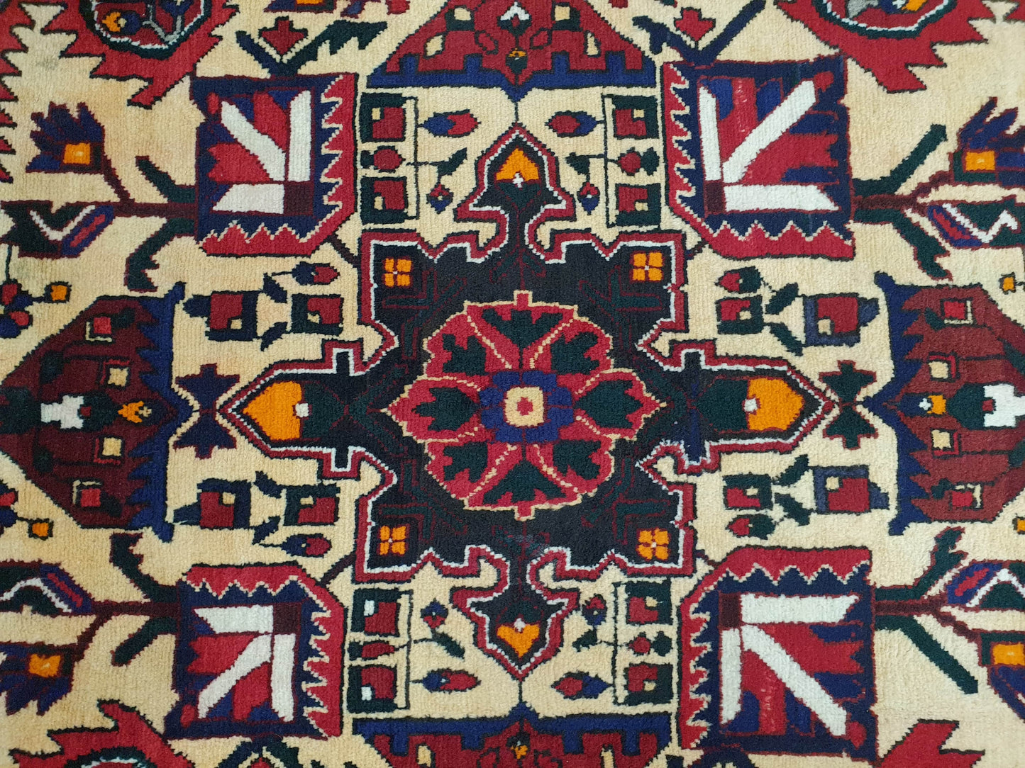 Bakhtiari Rug 315 x 205cm