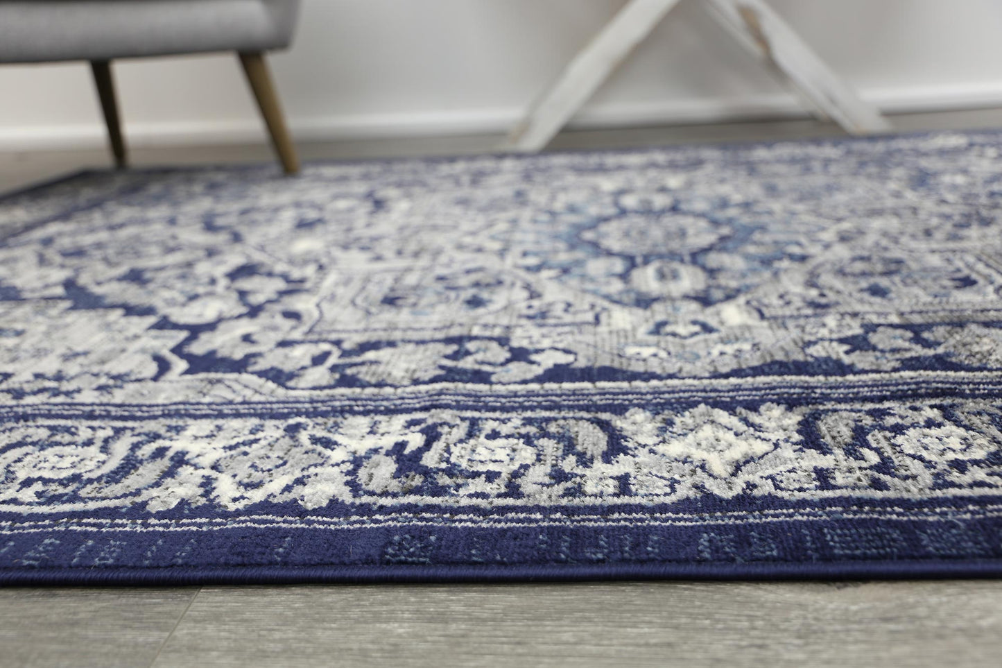 Arya Rosette Traditional Navy Rug