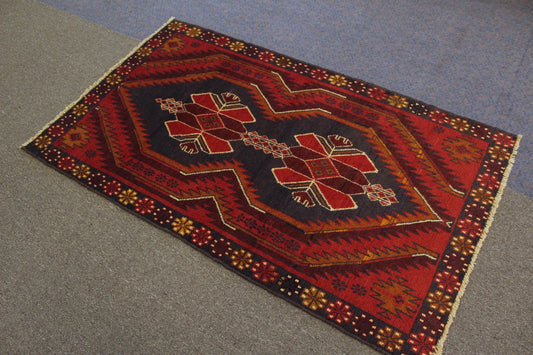 Baluchi hand-knotted wool rug 186 x 114 cm angle view