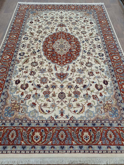 Fine Tabriz Rug - 282 x 183cm