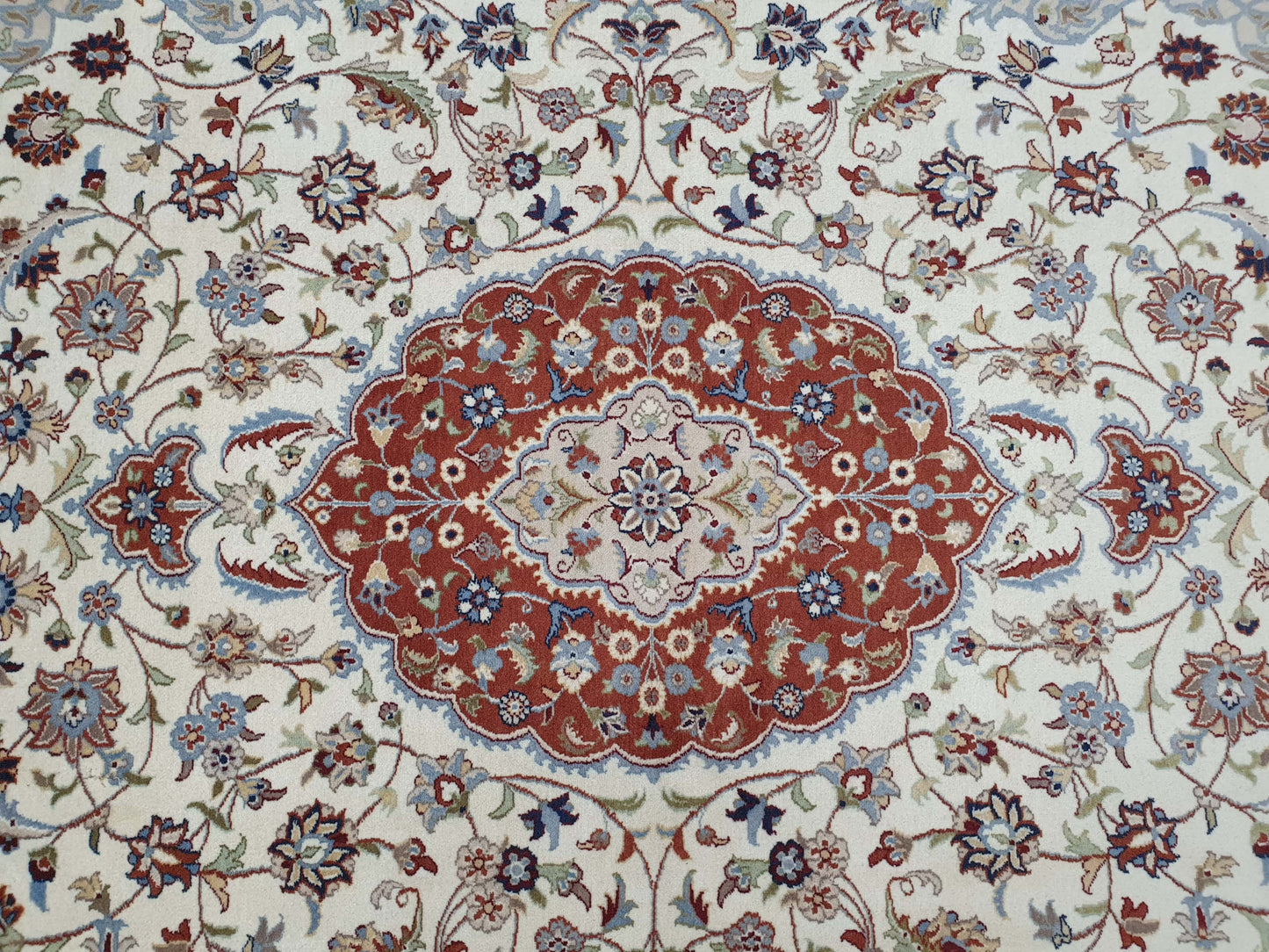 Fine Tabriz Rug - 282 x 183cm