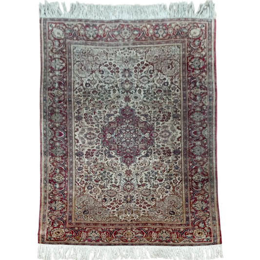 Antique Kashan hand-knotted wool rug 200 x 130 cm full view floral medallion design