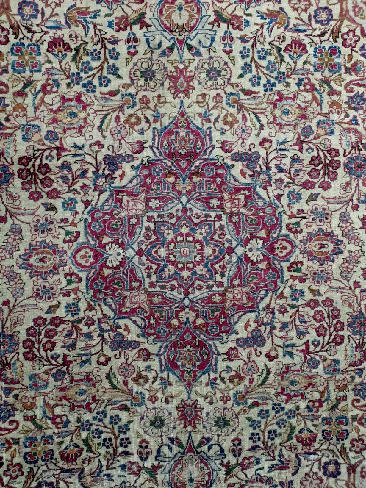 Antique Kashan rug 200 x 130 cm pattern detail intricate Persian floral motifs