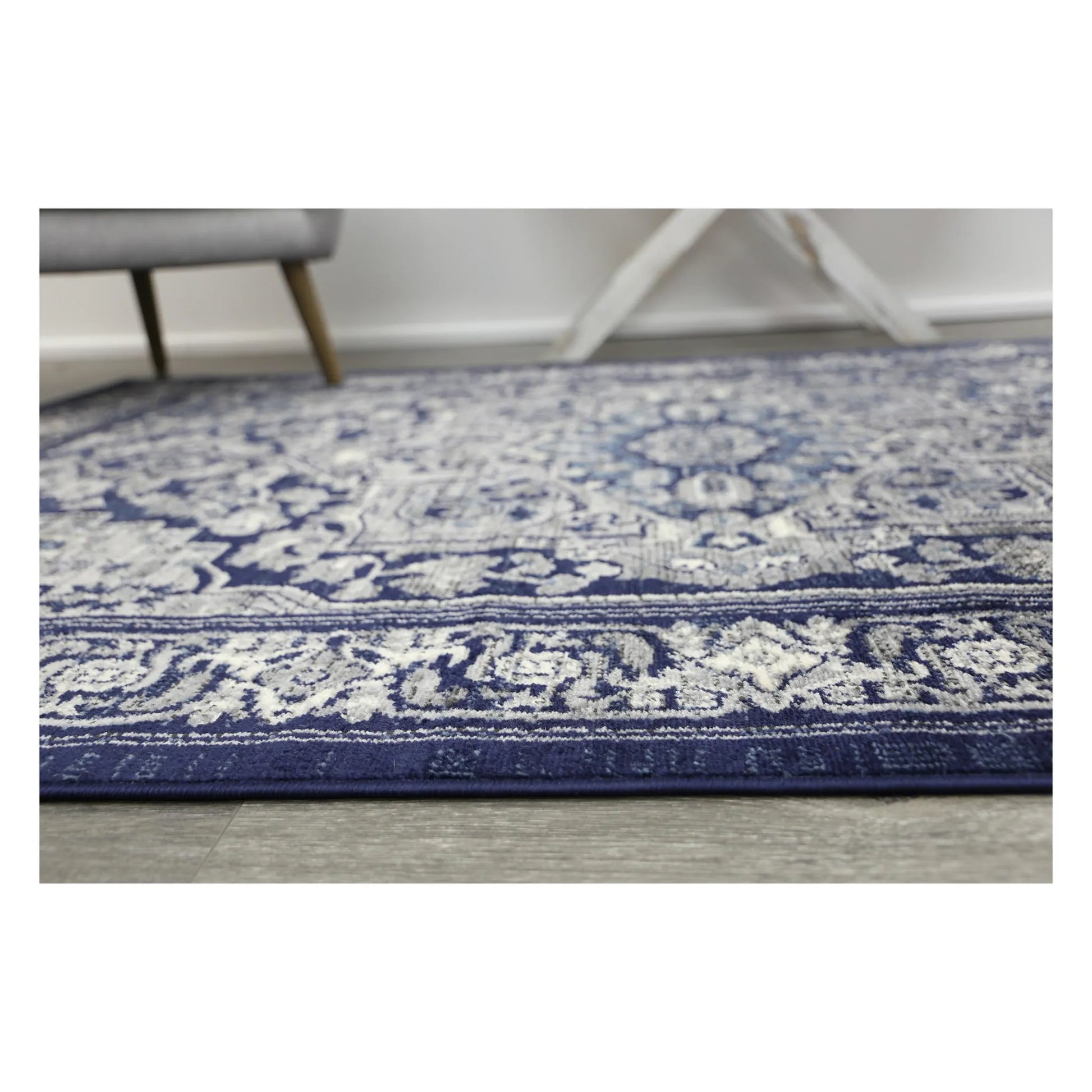 Edge pattern detail of Arya navy rosette traditional rug with floral border design