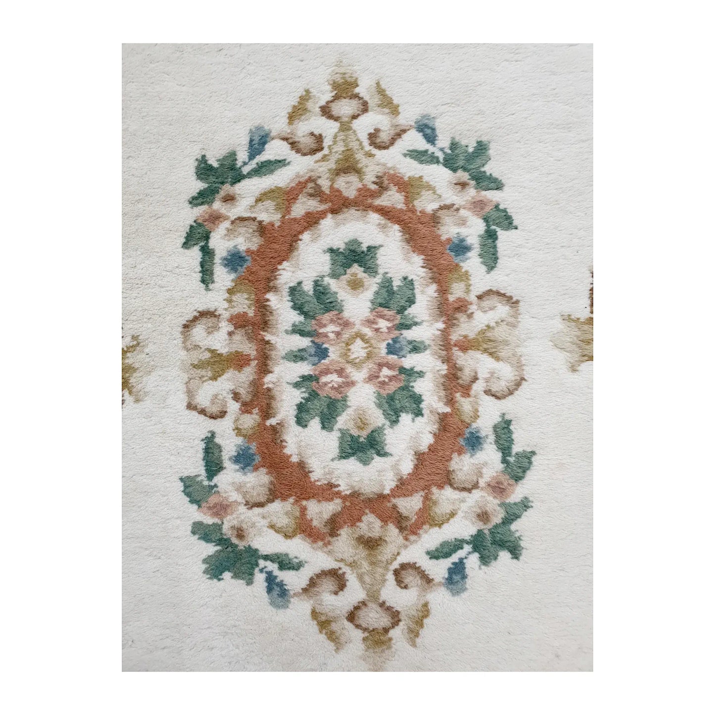 Aubusson rug 180 x 92 cm medallion detail floral motif