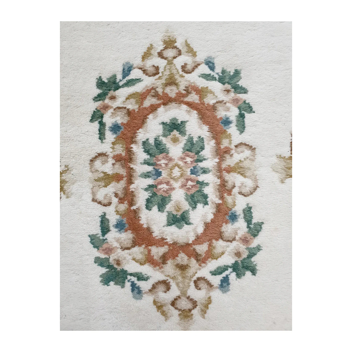 Aubusson rug 180 x 92 cm medallion detail floral motif