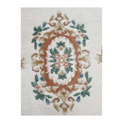 Aubusson rug 180 x 92 cm medallion detail floral motif