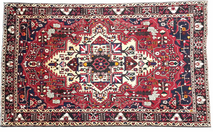 Bakhtiari rug 315 x 205 cm low angle perspective showing panel layout