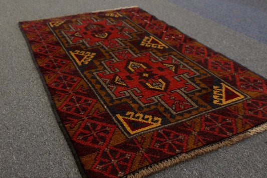 Baluchi hand-knotted wool rug 136 x 84 cm angle view