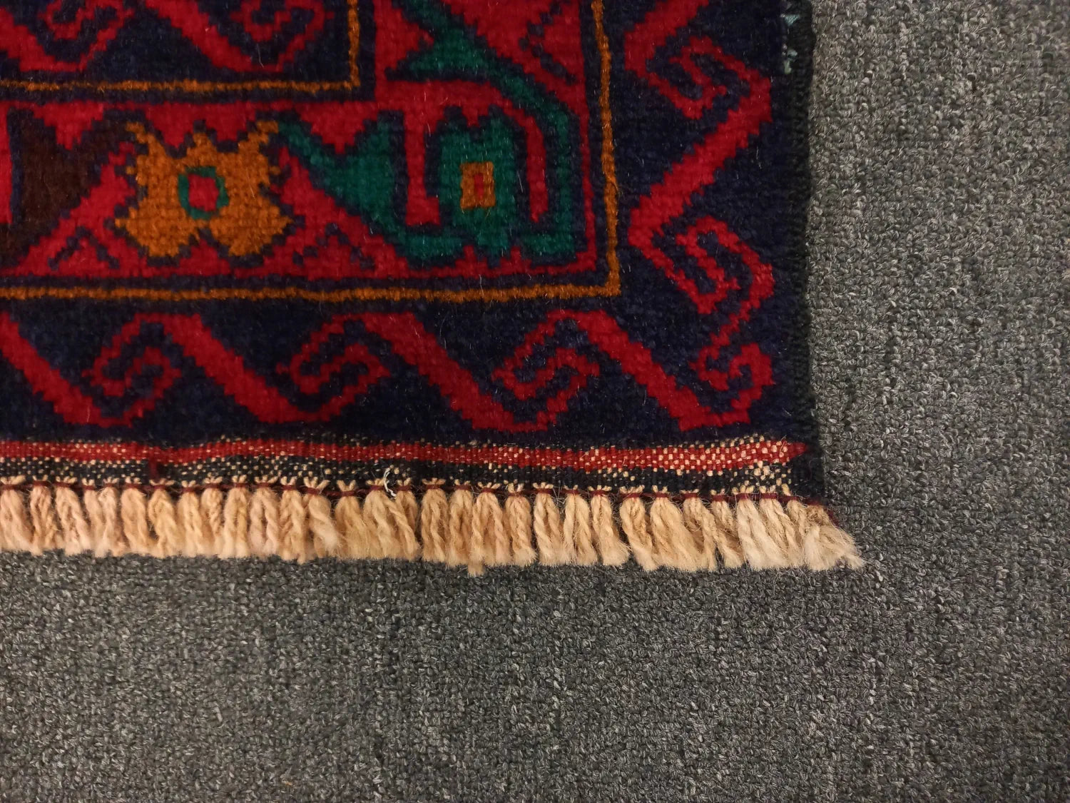 Baluchi hand-knotted wool rug 190 x 102 cm fringe and border detail