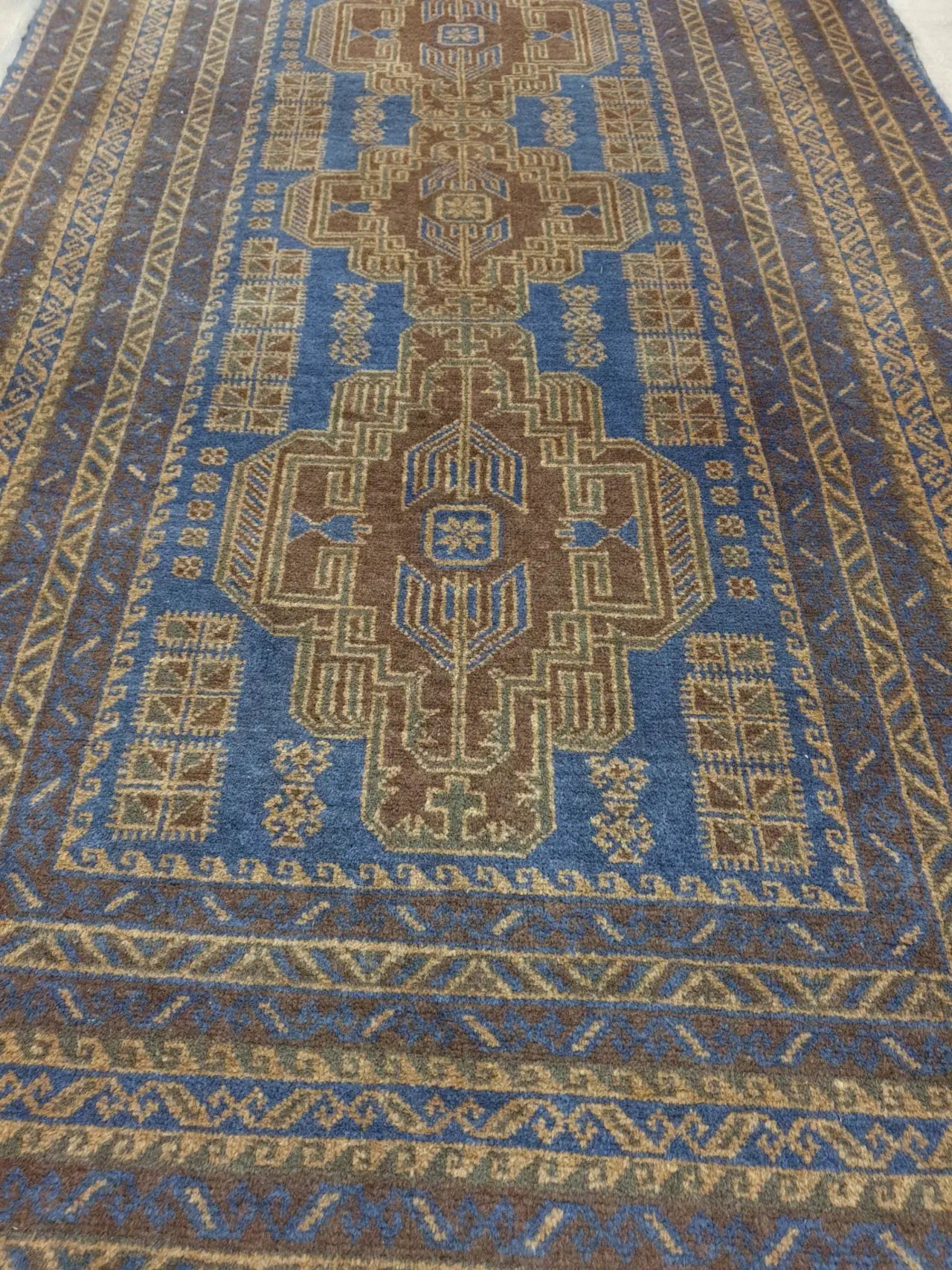 Baluchi hand-knotted wool rug 196 x 115 cm central motif detail