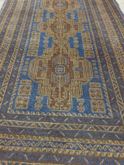 Baluchi hand-knotted wool rug 196 x 115 cm central motif detail