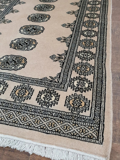 Bokhara hand-knotted wool rug 159 x 94 cm angled detail view