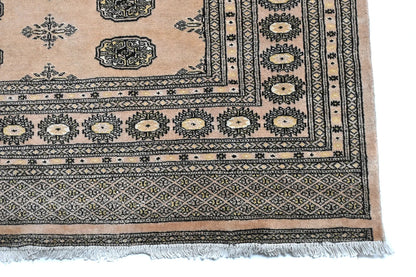 Bokhara hand-knotted wool rug 309 x 203 cm border corner detail