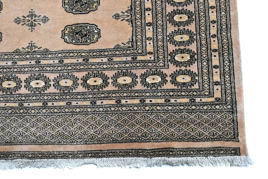 Bokhara hand-knotted wool rug 309 x 203 cm border corner detail