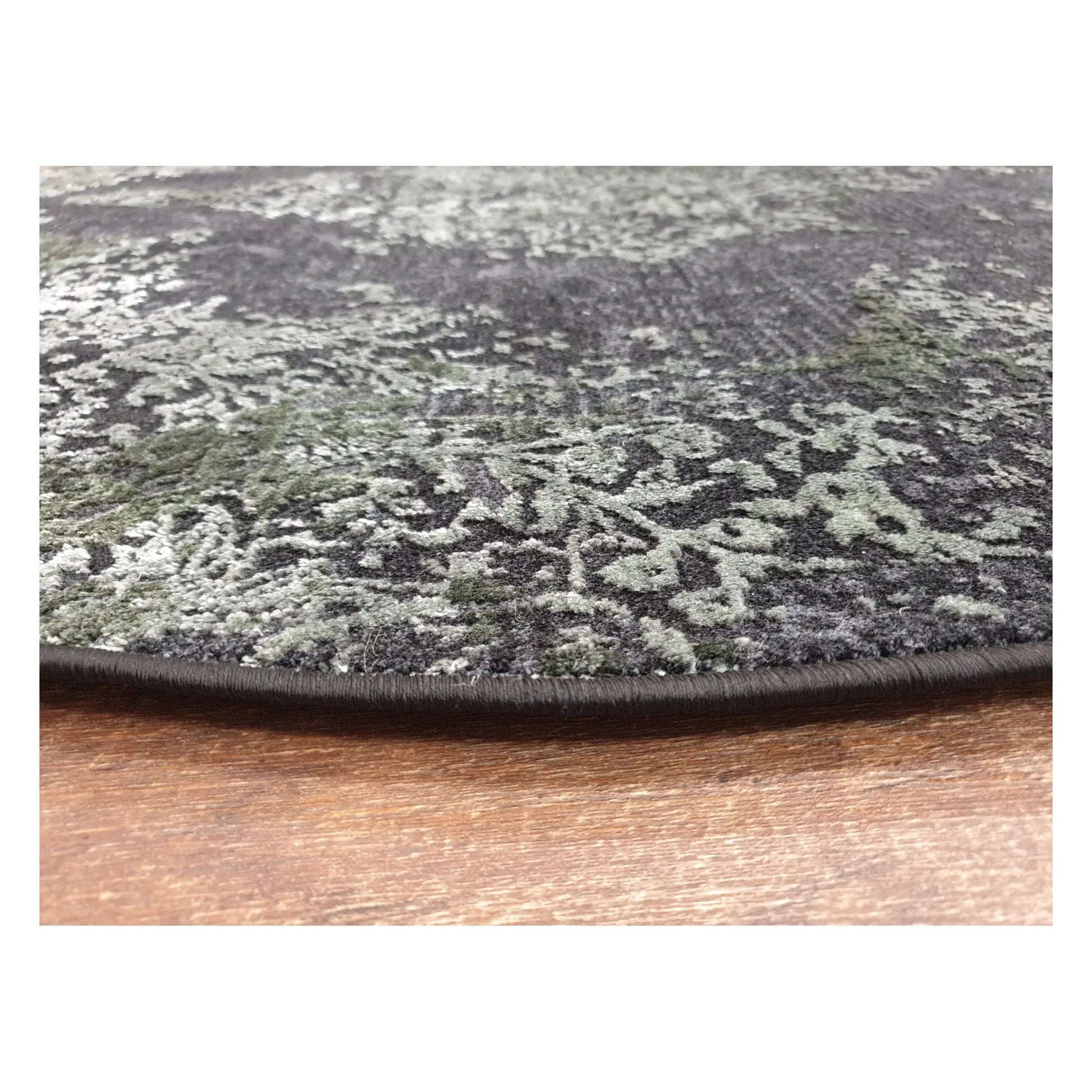 Low-angle close-up of emerald round rug showing surface texture and vintage-style design, 160 cm