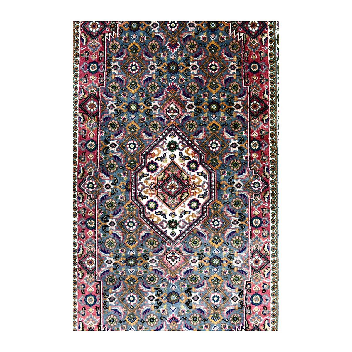 Central detail of Fine Bidjar rug showing an ivory medallion with a small red-brown diamond surrounded by floral motifs