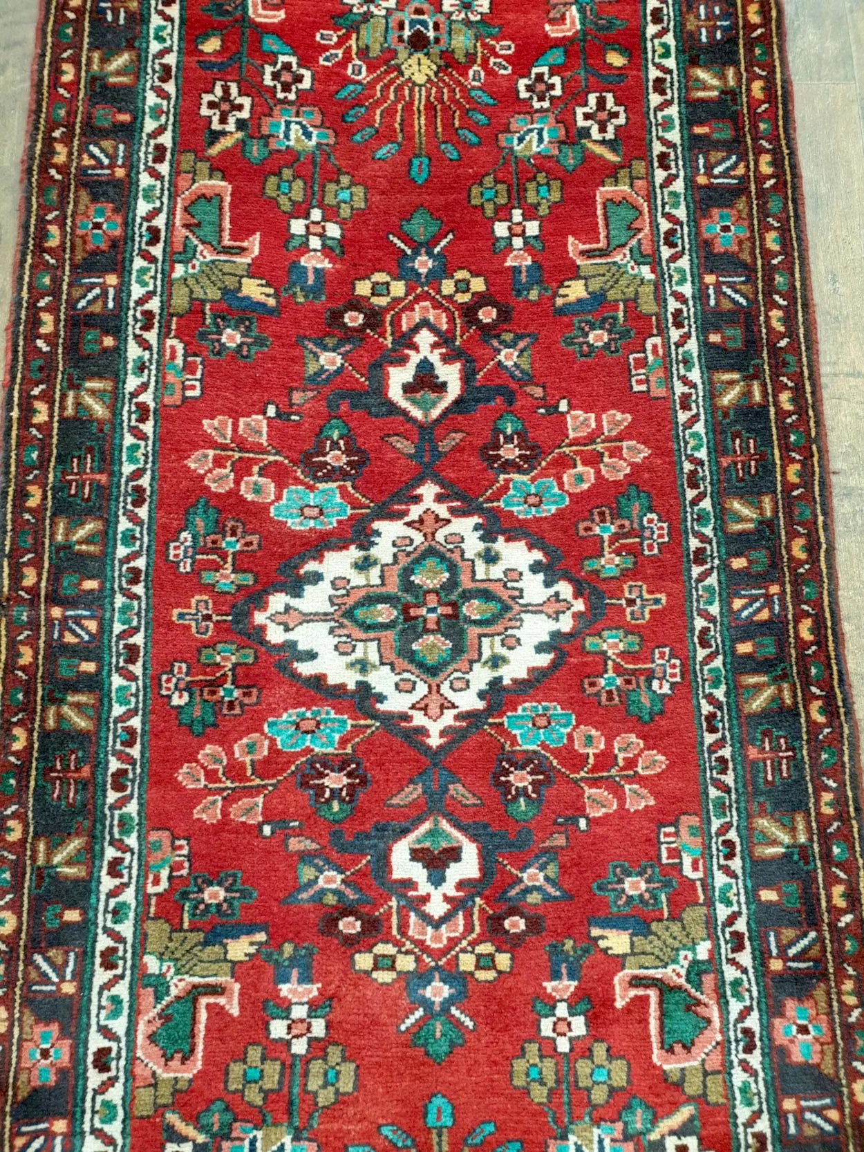 Hamadan runner rug 295 x 86 cm central pattern detail traditional design