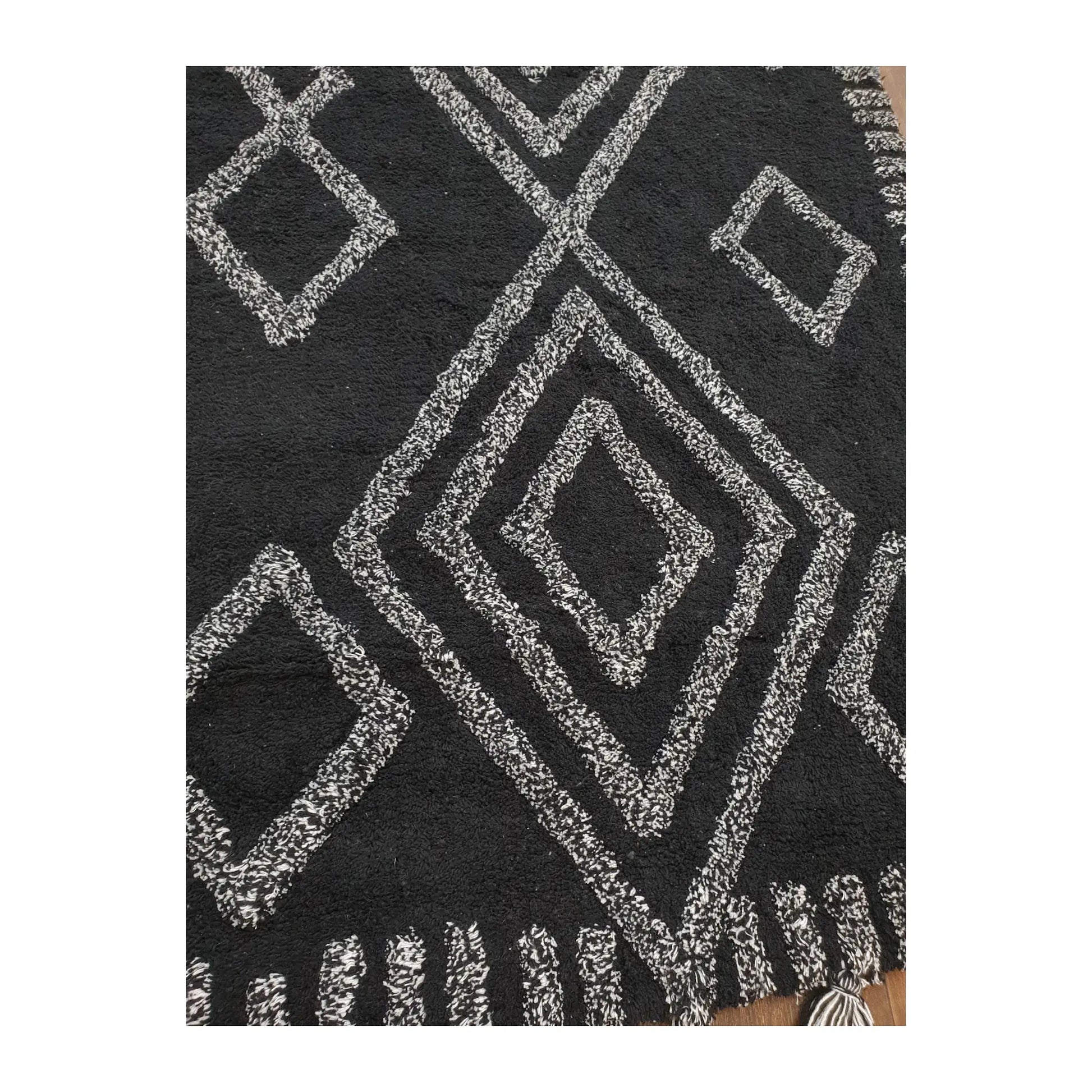Pattern detail of Indian cotton black diamond rug showing ivory diamond motifs
