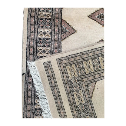 Folded corner detail of Jaldar Silk Touch runner rug showing the border, fringe and reverse side
