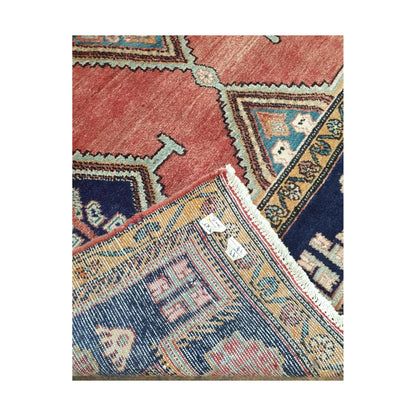 Back corner detail of Vintage Persian Afshar hand-knotted wool rug showing folded reverse weave, fringe edge and handmade structure, 250 x 147 cm