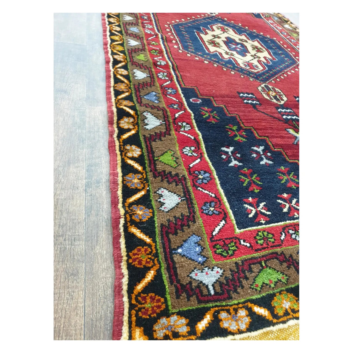 Side border detail of Turkish Yahyali hand-knotted wool rug with geometric motifs
